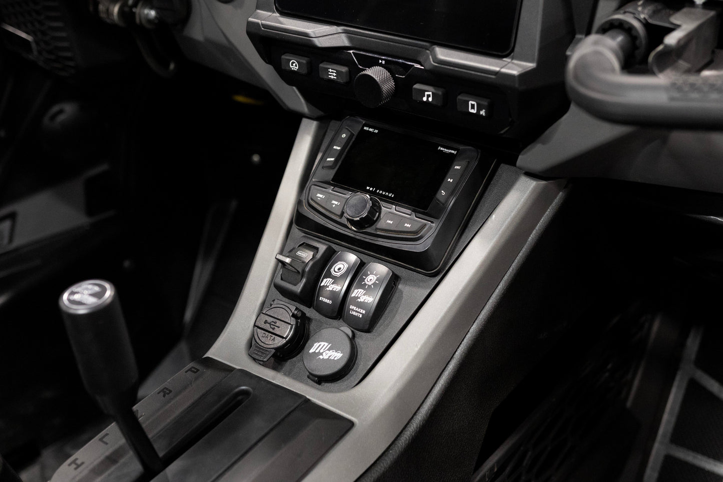 '26 RZR® Pro R w/ 10.4" Touchscreen Head Unit Mount | UTVS-PRO2-HUMT-104-DASHKIT-RKR